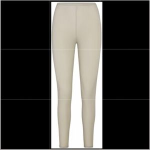 SKIMS NWT M fits everybody legging in TALC color